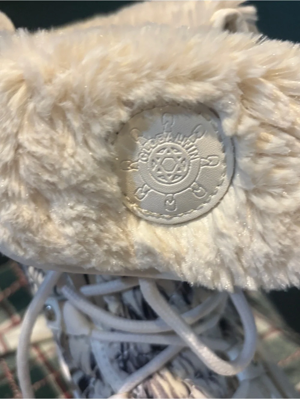 EUC Women's White Faux-Fur Winter Lace-Up Boots